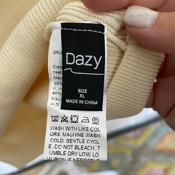 Women's SHEIN | DAZY Short Sleeve Sweater - Sz. XL - Picture 2 of 2